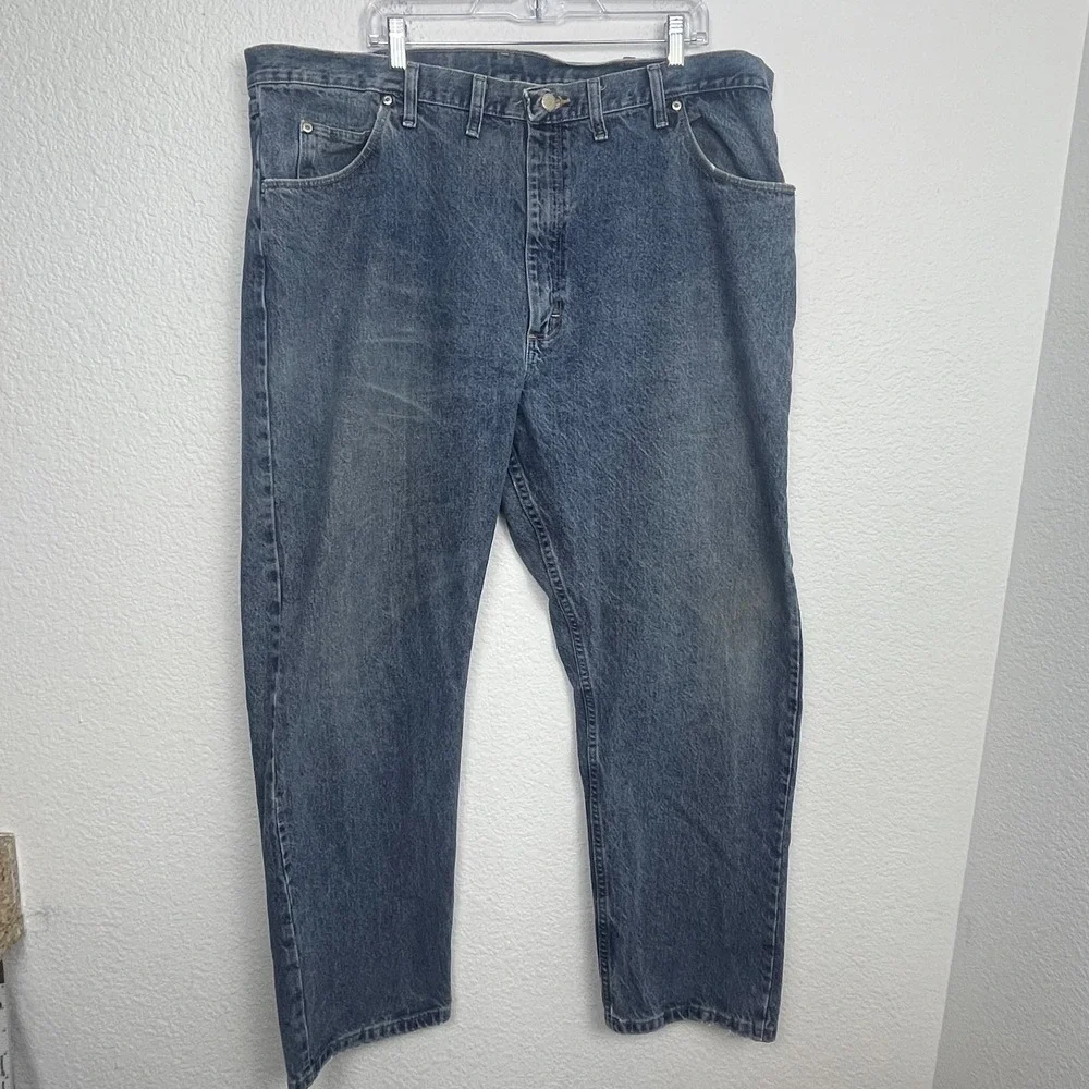Wrangler Authentic Jeans Mens 44x32 Blue Denim‎ Cotton Relaxed Fit Straight Leg